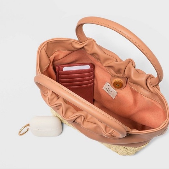 Straw Mini tote handbag Natural color with wick bottom NWT - Picture 2 of 3